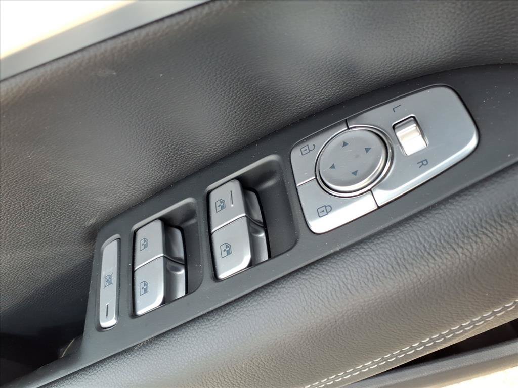 Used 2023 Genesis G70 2.0T AWD/4WD image 16