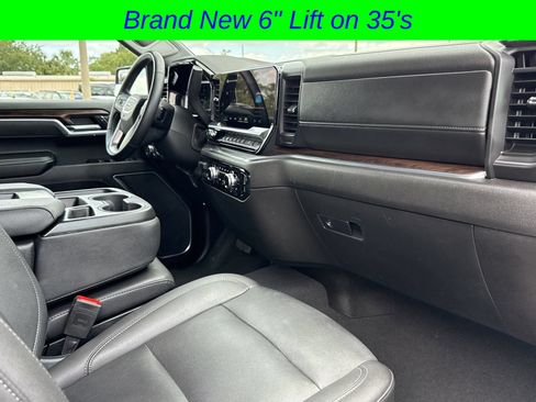 Used 2025 GMC Sierra 1500 SLT AWD/4WD image 18