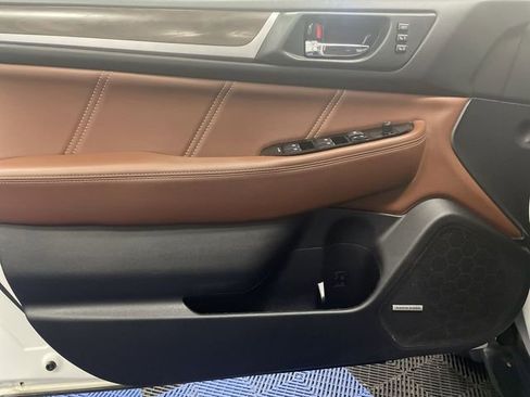 Used 2019 Subaru Outback 3.6R Touring AWD/4WD image 13