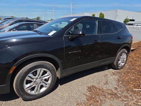 Used 2021 Chevrolet Blazer LT AWD/4WD image 2