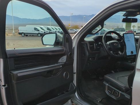 Used 2023 Ford Expedition Max Platinum image 11