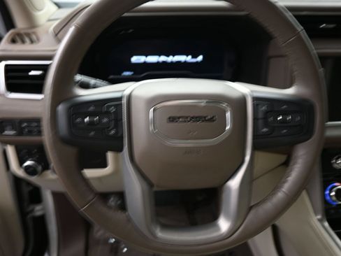 Used 2022 GMC Yukon XL Denali AWD/4WD image 14