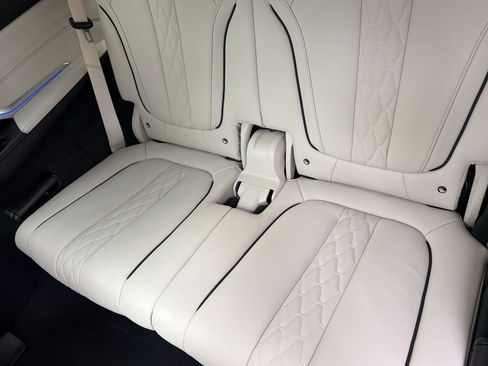 Used 2022 BMW X7 M50i AWD/4WD image 36