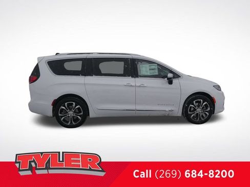 New 2026 Chrysler Pacifica Pinnacle w/ Trailer Tow Group image 9