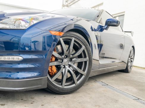 Used 2014 Nissan GT-R Premium image 5