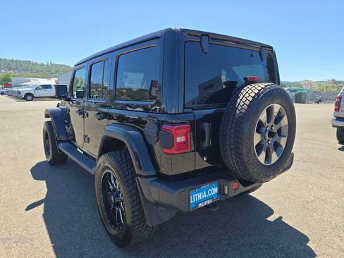 Used 2019 Jeep Wrangler Unlimited Sahara w/ Advanced Safety Group AWD/4WD image 3