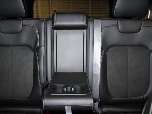 New 2026 Jeep Grand Cherokee Altitude image 27