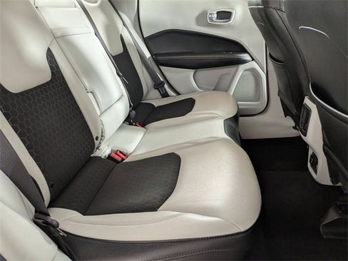 Used 2018 Jeep Compass Latitude w/ Popular Equipment Group image 31