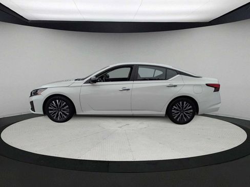 Used 2025 Nissan Altima 2.5 SV FWD image 5