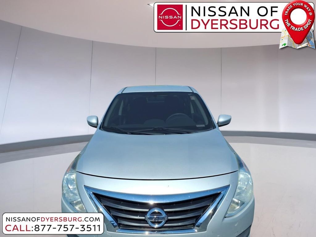 Used 2015 Nissan Versa SV FWD image 7