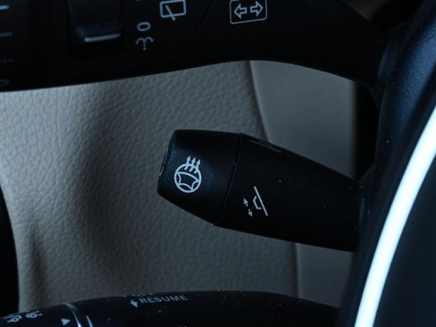 Used 2019 Mercedes-Benz GLC 300 4MATIC image 33