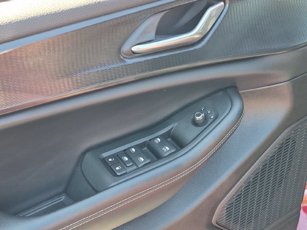 Used 2025 Jeep Grand Cherokee Altitude AWD/4WD image 13
