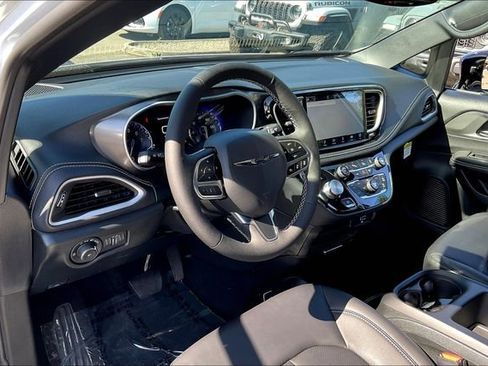 New 2026 Chrysler Pacifica Select image 7