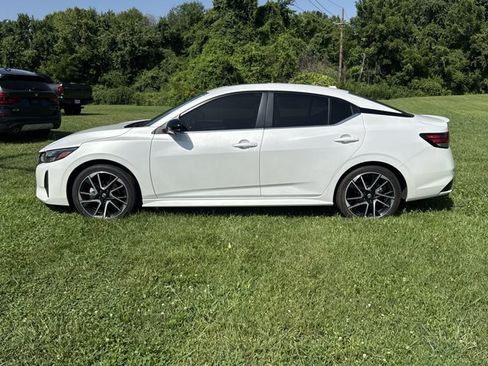 Certified 2024 Nissan Sentra SR w/ SR Premium Package FWD image 3