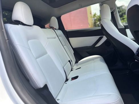 Used 2022 Tesla Model Y Performance AWD/4WD image 10