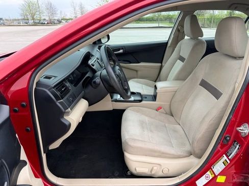 Used 2013 Toyota Camry LE image 24