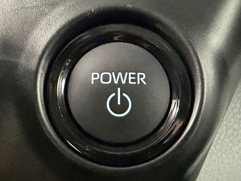 Used 2026 Toyota Sienna XLE FWD image 32