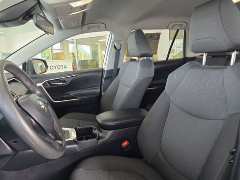 Used 2024 Toyota RAV4 XLE AWD/4WD image 19