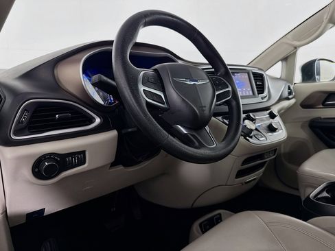 Used 2021 Chrysler Voyager Lxi FWD image 22