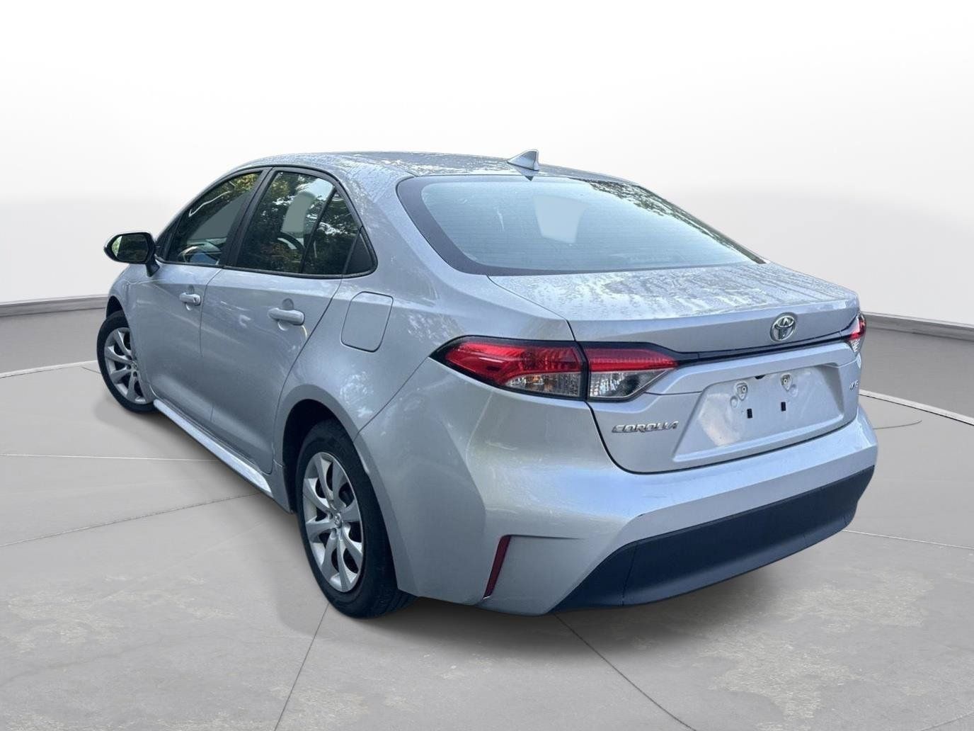 Used 2024 Toyota Corolla LE FWD image 8