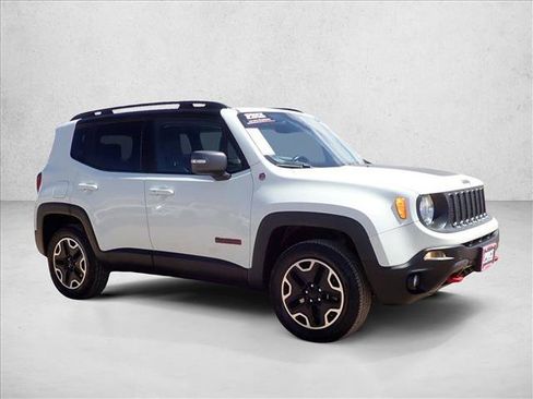 Used 2016 Jeep Renegade Trailhawk w/ Premium Trailhawk Package AWD/4WD image 6