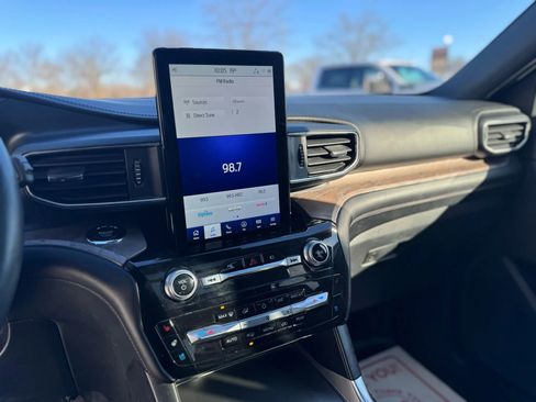 Used 2022 Ford Explorer Platinum w/ Equipment Group 601A image 14