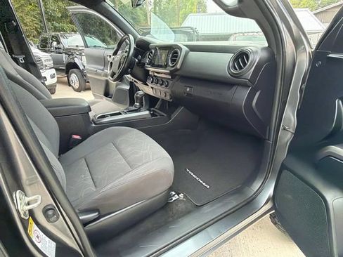 Used 2017 Toyota Tacoma TRD Off-Road w/ Tow Package (A/T) AWD/4WD image 97