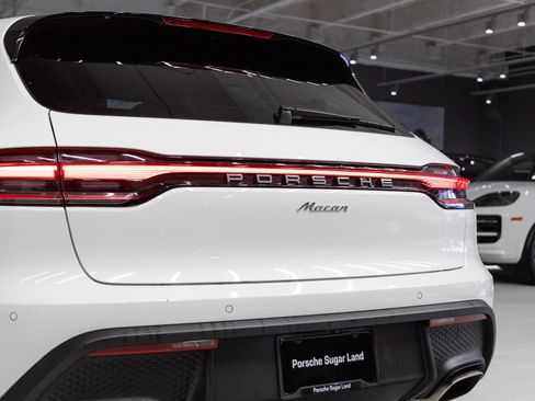 Certified 2026 Porsche Macan AWD/4WD image 31