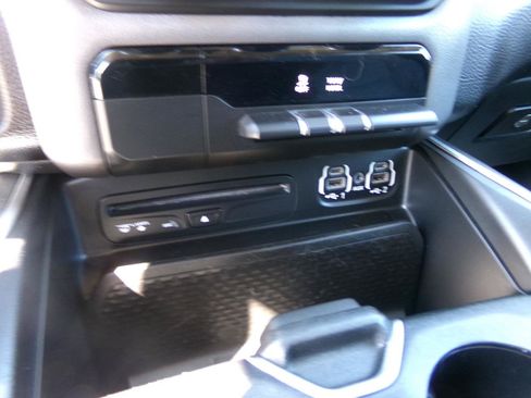Used 2019 RAM 1500 Big Horn AWD/4WD image 18