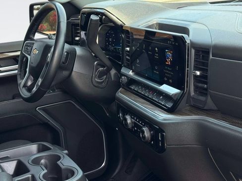 Used 2024 Chevrolet Silverado 1500 LT AWD/4WD image 38