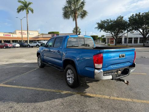 Used 2017 Toyota Tacoma SR5 w/ Tow Package RWD image 5
