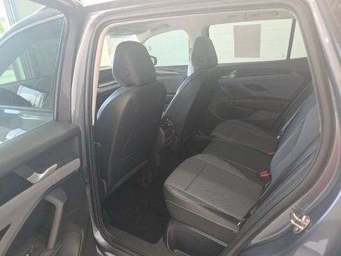 Certified 2025 Volkswagen Tiguan SE w/ Panoramic Sunroof Package AWD/4WD image 22