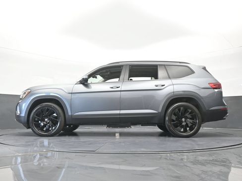 Used 2024 Volkswagen Atlas SE w/ Panoramic Sunroof Package FWD image 58