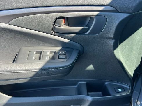 Used 2025 Honda Ridgeline Sport image 28