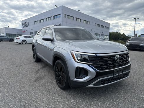 Used 2024 Volkswagen Atlas Cross Sport SE AWD/4WD image 1