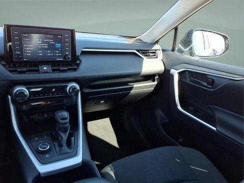 Certified 2022 Toyota RAV4 LE AWD/4WD image 18