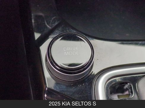 Used 2025 Kia Seltos S FWD image 26