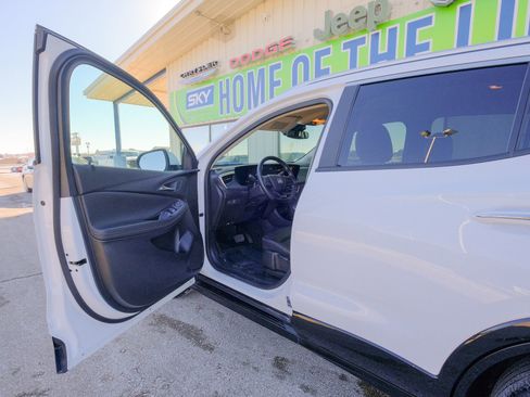 Used 2024 Buick Encore GX Sport Touring image 25