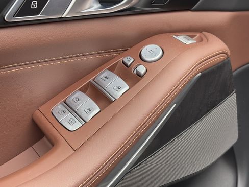 Certified 2025 BMW X7 xDrive40i image 15