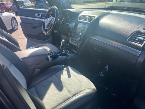 Used 2017 Ford Explorer XLT w/ Equipment Group 202A image 28