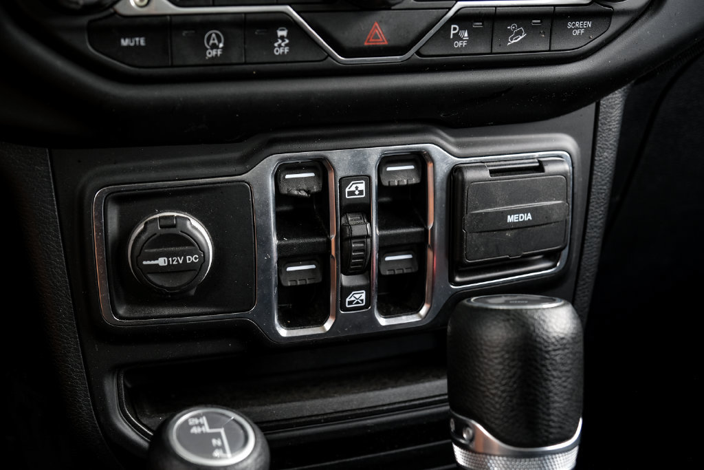 Used 2021 Jeep Wrangler Unlimited Sport AWD/4WD image 38