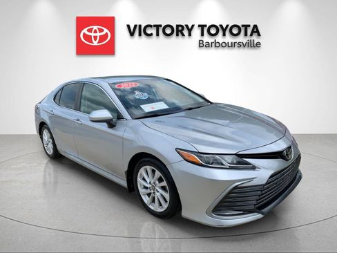 Used 2022 Toyota Camry LE FWD image 5