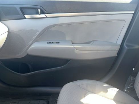 Used 2020 Hyundai Elantra SE w/ Cargo Package (C1) image 5