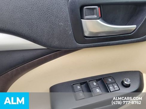 Used 2019 Toyota Highlander XLE image 19