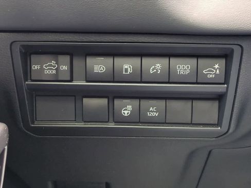 Used 2023 Toyota Tundra Platinum image 18