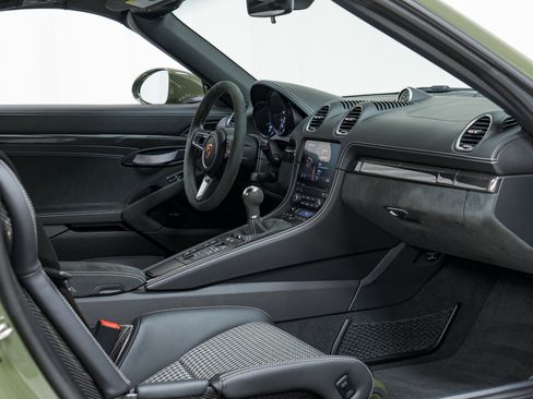 Certified 2023 Porsche 718 Boxster Spyder image 34