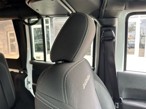 Used 2017 Jeep Wrangler Unlimited Sahara w/ Connectivity Group image 21