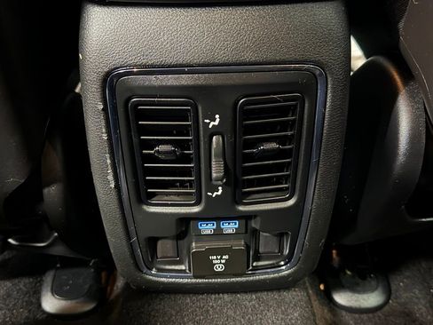 Used 2021 Jeep Grand Cherokee Limited image 23