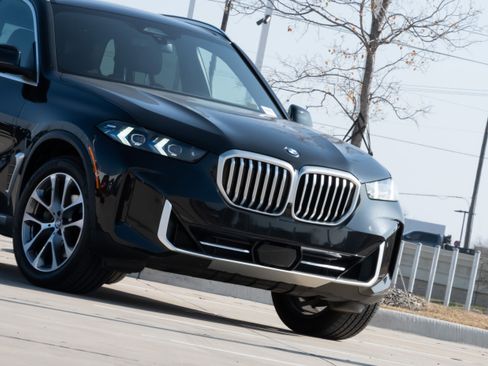 Certified 2025 BMW X5 xDrive40i w/ Premium Package image 5