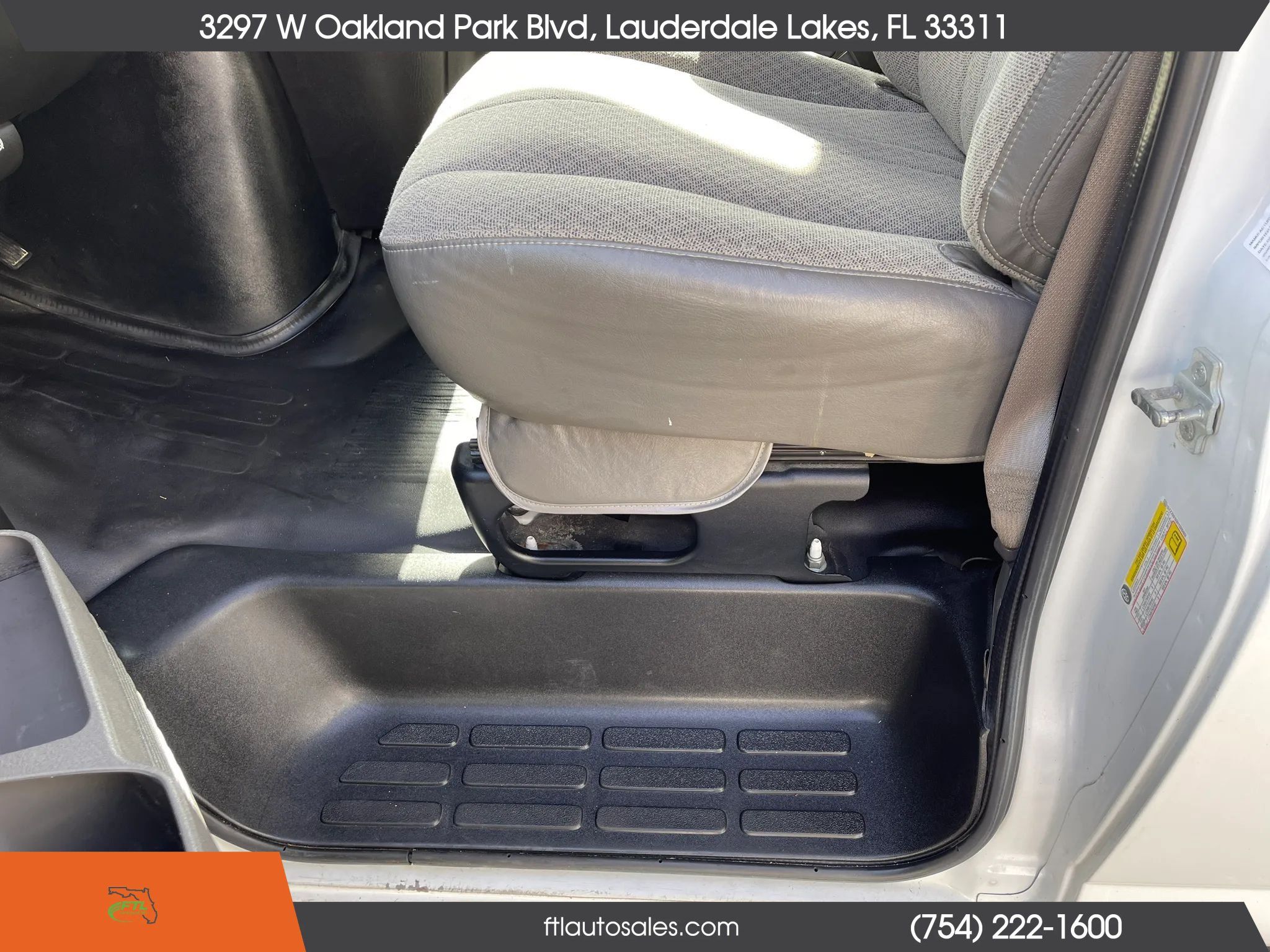Used 2017 GMC Savana 3500 Extended RWD image 23